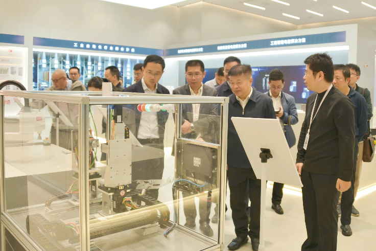 省工信廳陳建業(yè)廳長一行蒞臨睿能科技調研考察(圖2)
